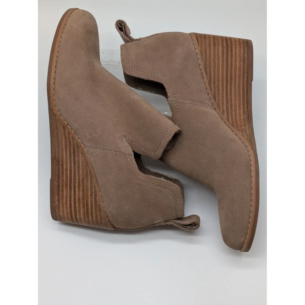 TOMS Suede Wedge Ankle Booties Taupe Slip On Comfort Boots Women's Size 6